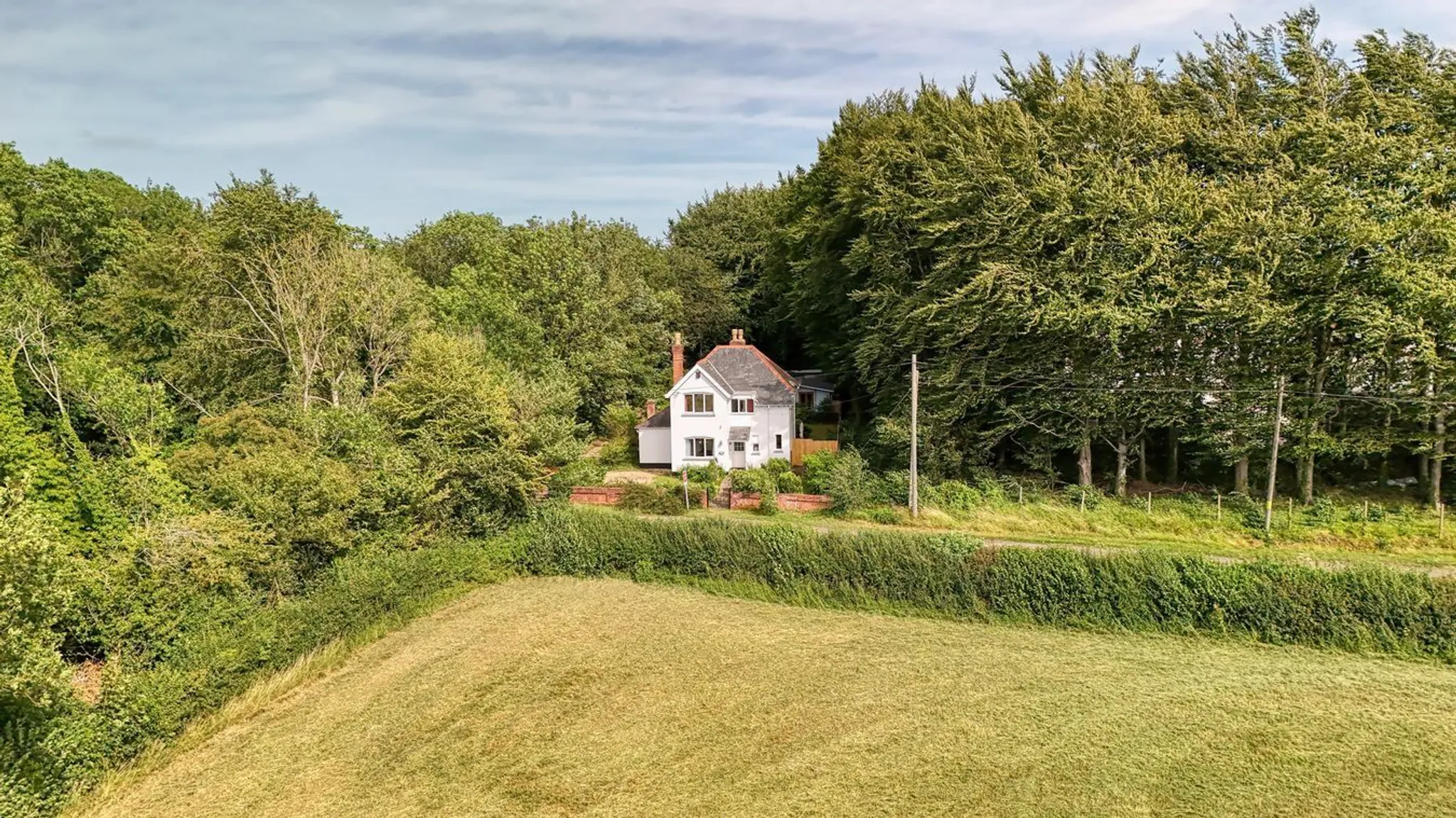 https://mr0.homeflow-assets.co.uk/files/photo/image/47687/9353/_x_/50648031.jpg