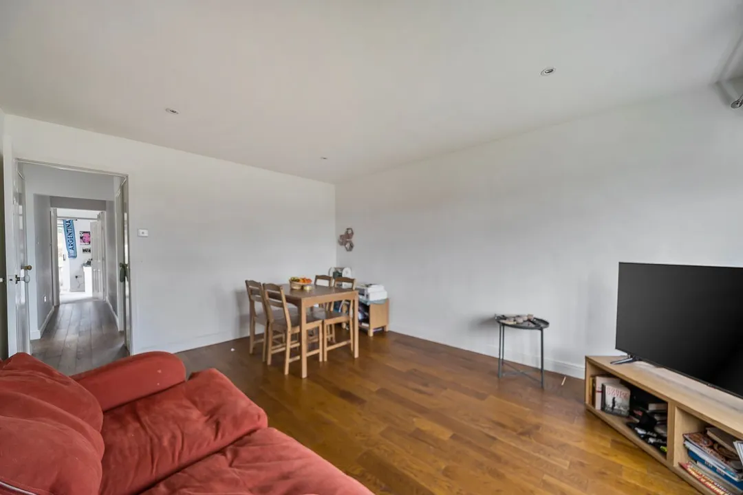 https://mr0.homeflow-assets.co.uk/files/photo/image/47687/9634/_x_/52857692.jpg