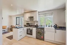 Spring Plat, Crawley
