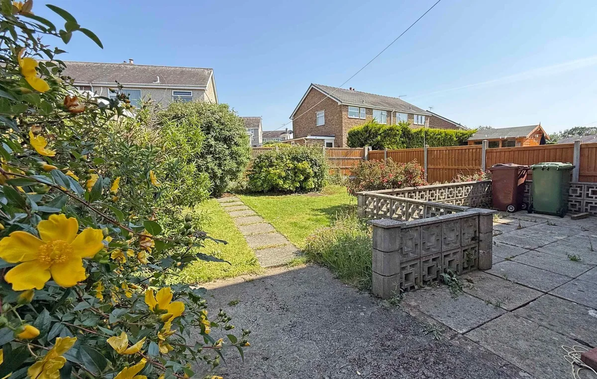 Ffordd Eryri, Caernarfon, Gwynedd, LL55