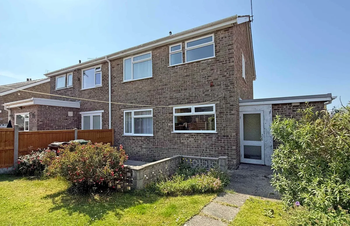 Ffordd Eryri, Caernarfon, Gwynedd, LL55