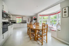 The Close, Farnham, GU9 photo 3