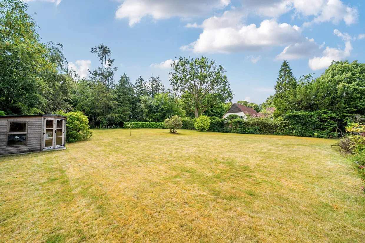 The Close, Farnham, GU9 photo 9