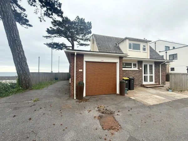 4/5 Bedroom House - Grove Court