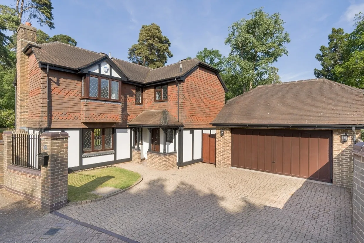 Oakdene, Sunningdale SL5 photo 1