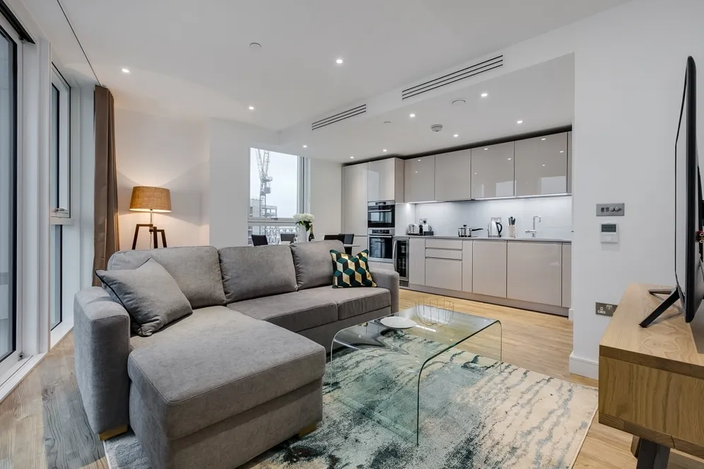 Nine Elms Point, Haydn Tower, 50 Wandsworth Road photo 2