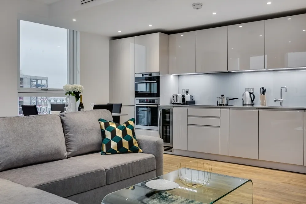Nine Elms Point, Haydn Tower, 50 Wandsworth Road photo 3