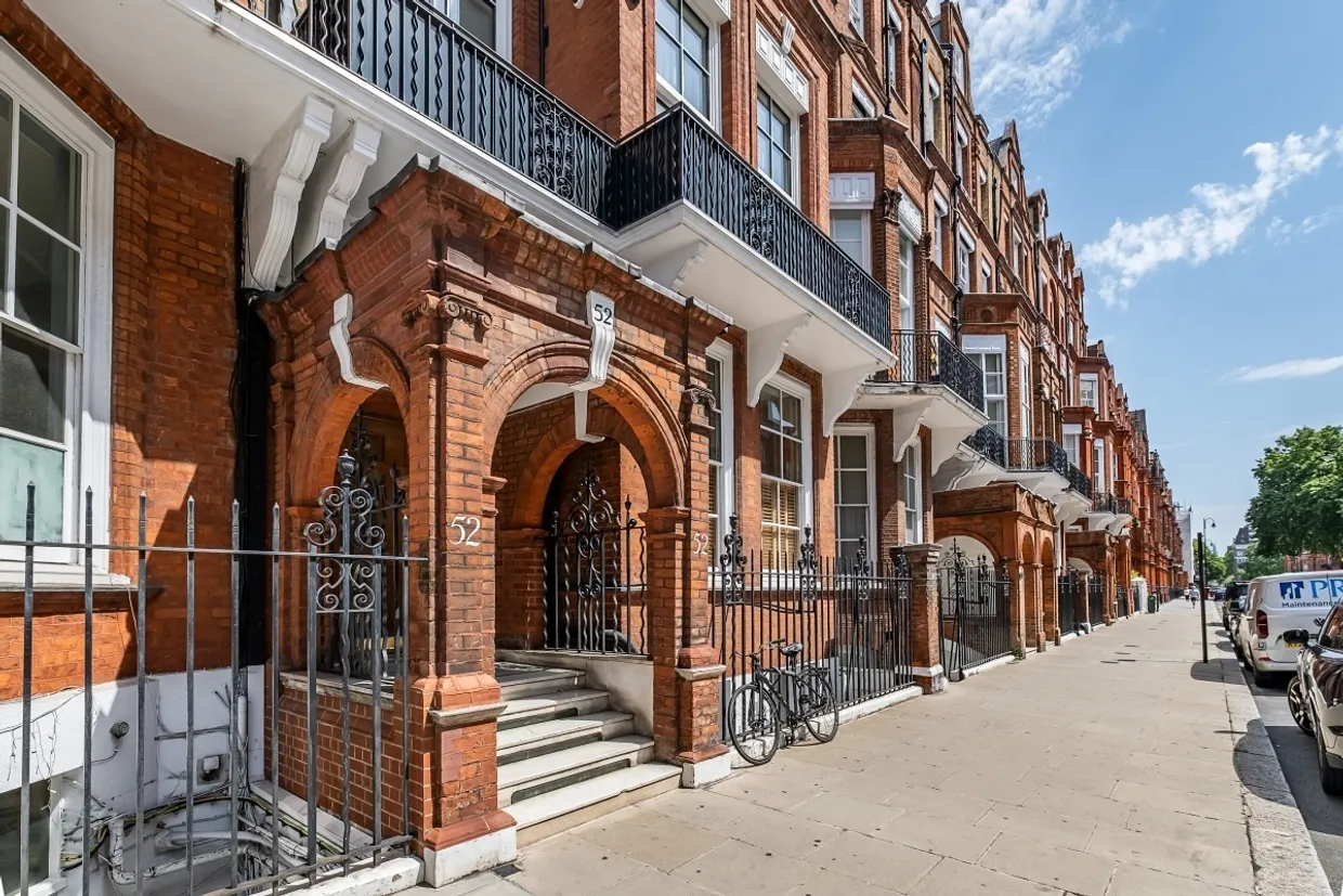 Pont Street Knightsbridge SW1X photo 11
