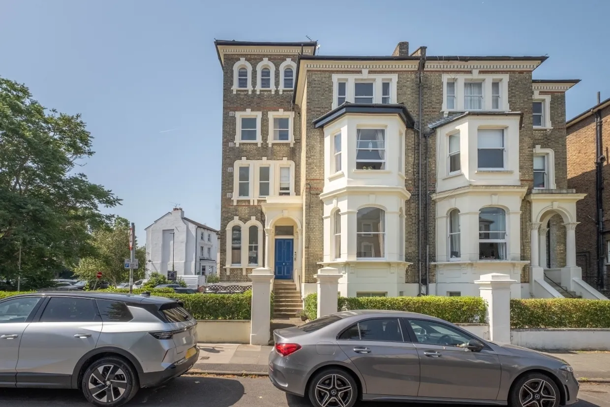 St. James' Road Surbiton KT6 photo 9
