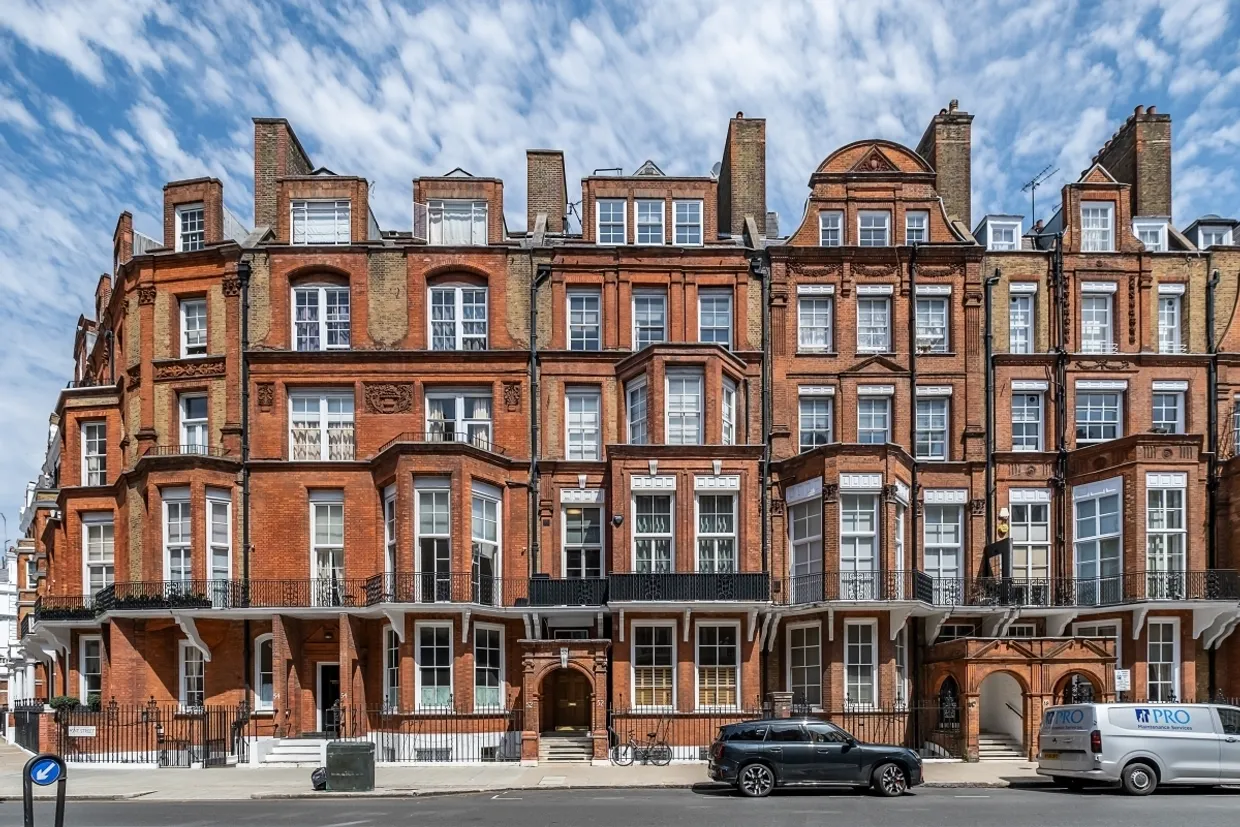 Pont Street Knightsbridge SW1X photo 12