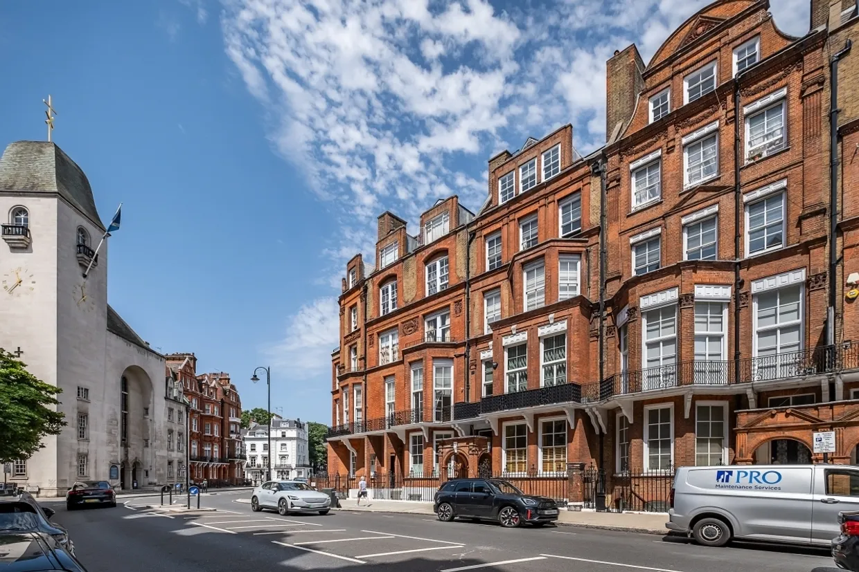 Pont Street Knightsbridge SW1X photo 13