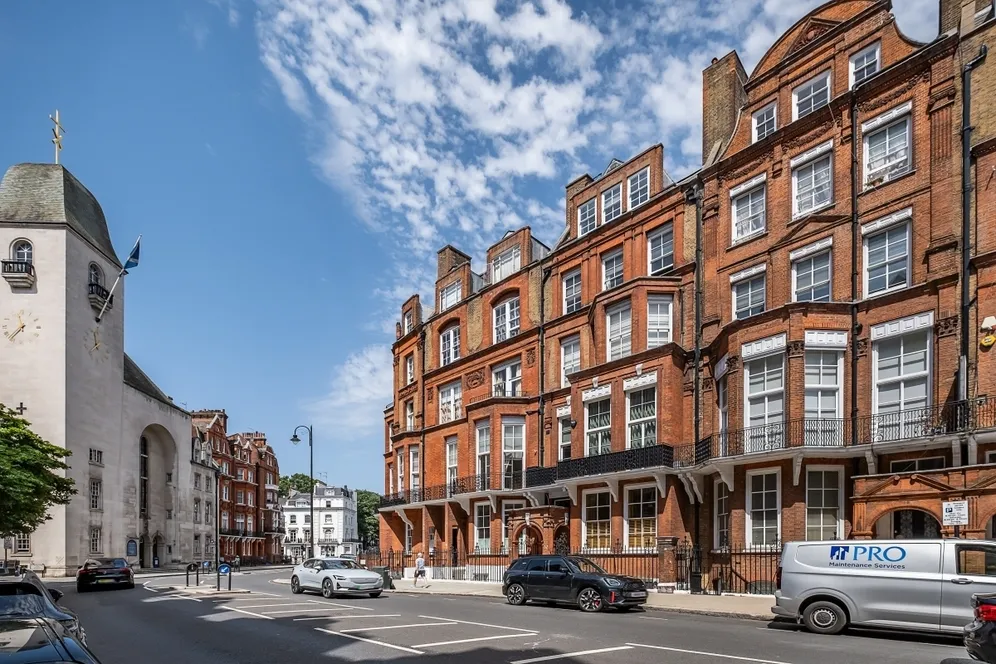 Pont Street Knightsbridge SW1X photo 13