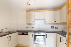Claremont Avenue Woking GU22 photo 3