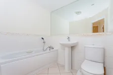 Claremont Avenue Woking GU22 photo 8