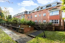 Claremont Avenue Woking GU22 photo 10