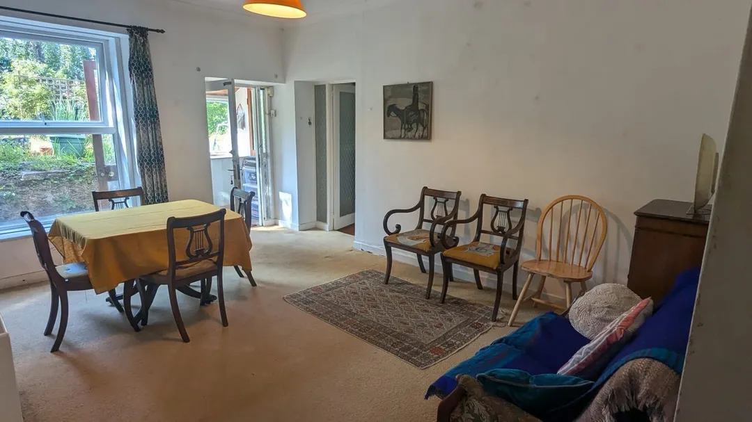 https://mr0.homeflow-assets.co.uk/files/photo/image/47693/5744/_x_/50979951.jpg