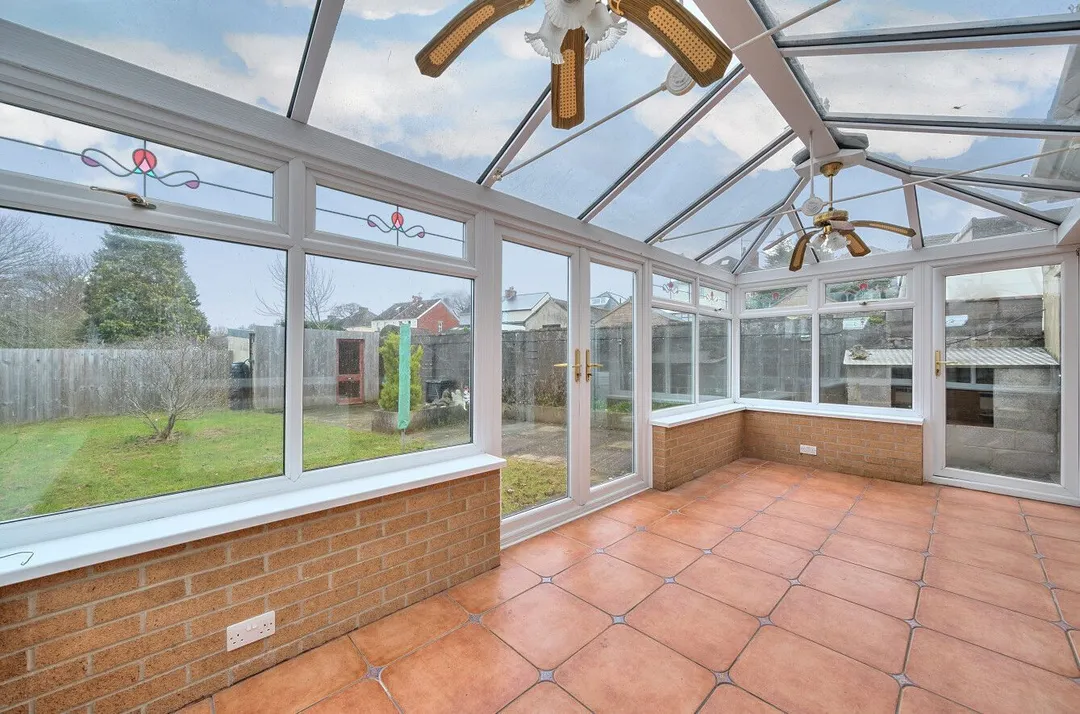 https://mr0.homeflow-assets.co.uk/files/photo/image/47693/7864/_x_/54573444.jpg