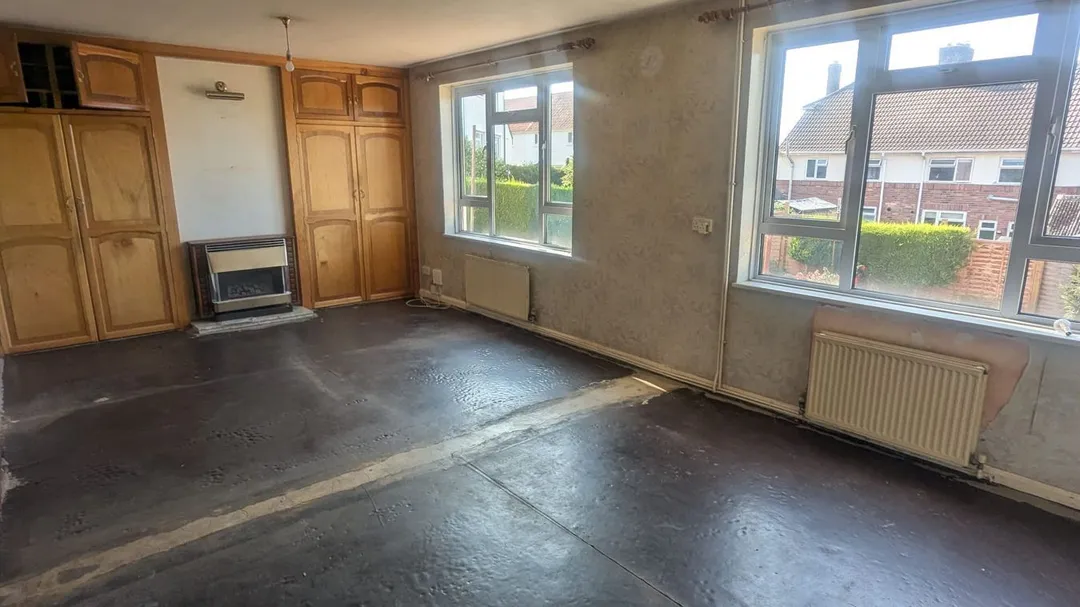 https://mr0.homeflow-assets.co.uk/files/photo/image/47694/2233/_x_/51221390.jpg