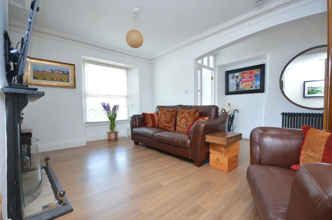 https://mr0.homeflow-assets.co.uk/files/photo/image/47694/3074/_x_/57898529.jpg