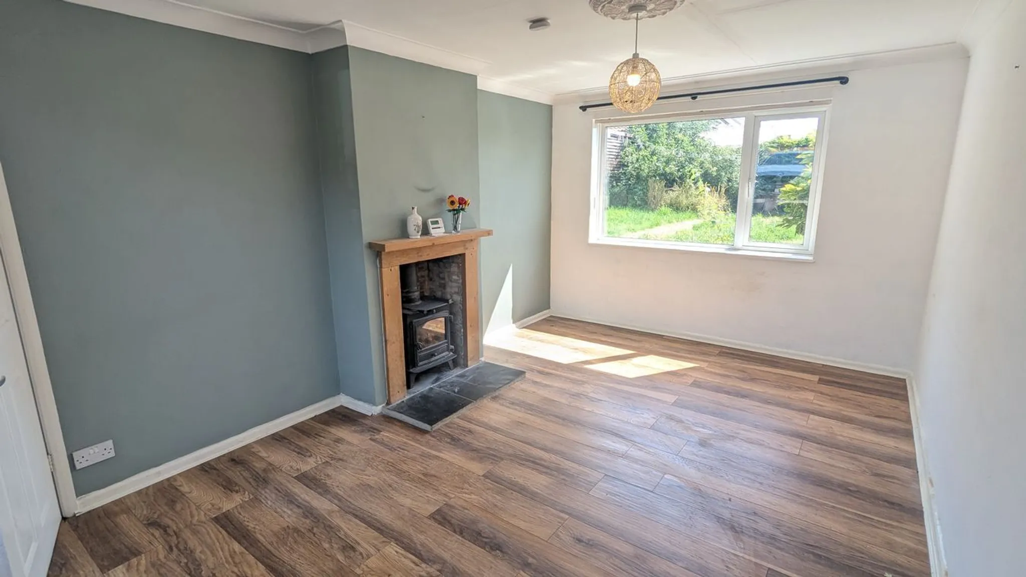 https://mr0.homeflow-assets.co.uk/files/photo/image/47694/4466/_x_/57923911.jpg