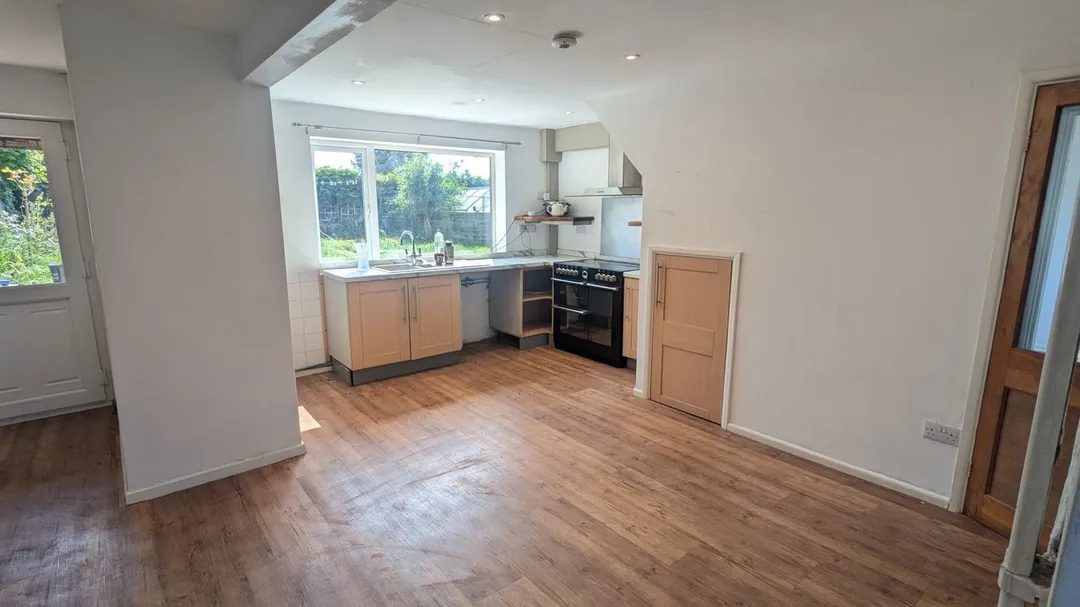 https://mr0.homeflow-assets.co.uk/files/photo/image/47694/4492/_x_/57922573.jpg