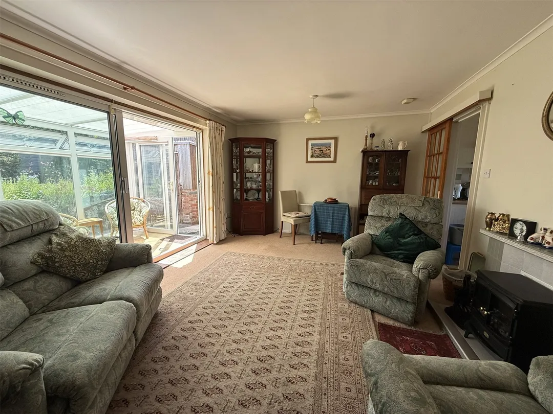 https://mr0.homeflow-assets.co.uk/files/photo/image/47694/6188/_x_/TOP250297_10.jpg