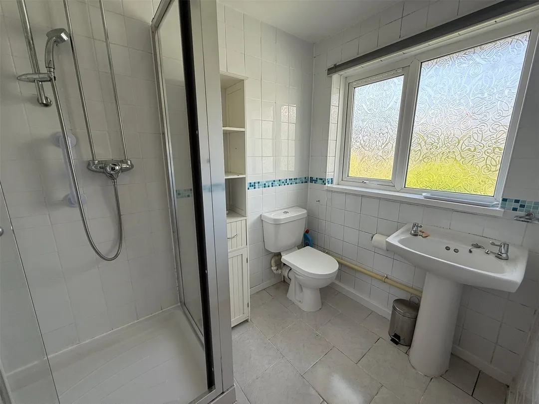 https://mr0.homeflow-assets.co.uk/files/photo/image/47694/6217/_x_/TOP250297_16.jpg
