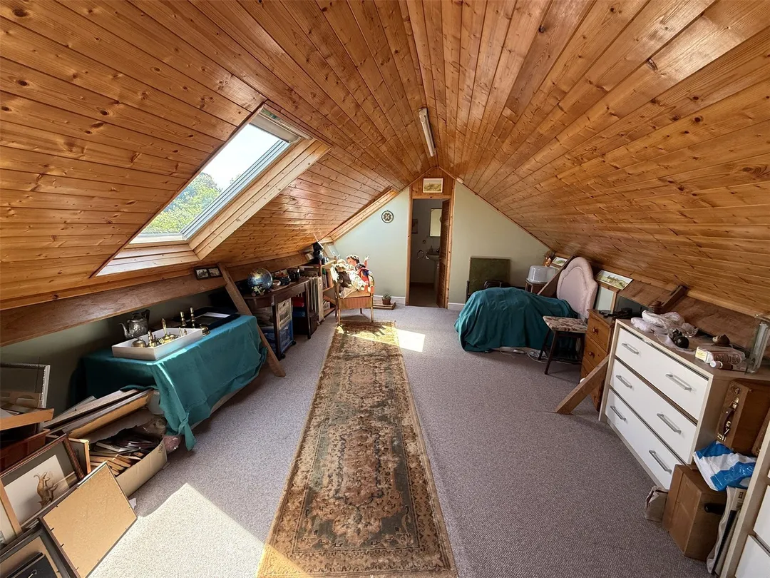 https://mr0.homeflow-assets.co.uk/files/photo/image/47694/6221/_x_/TOP250297_12.jpg