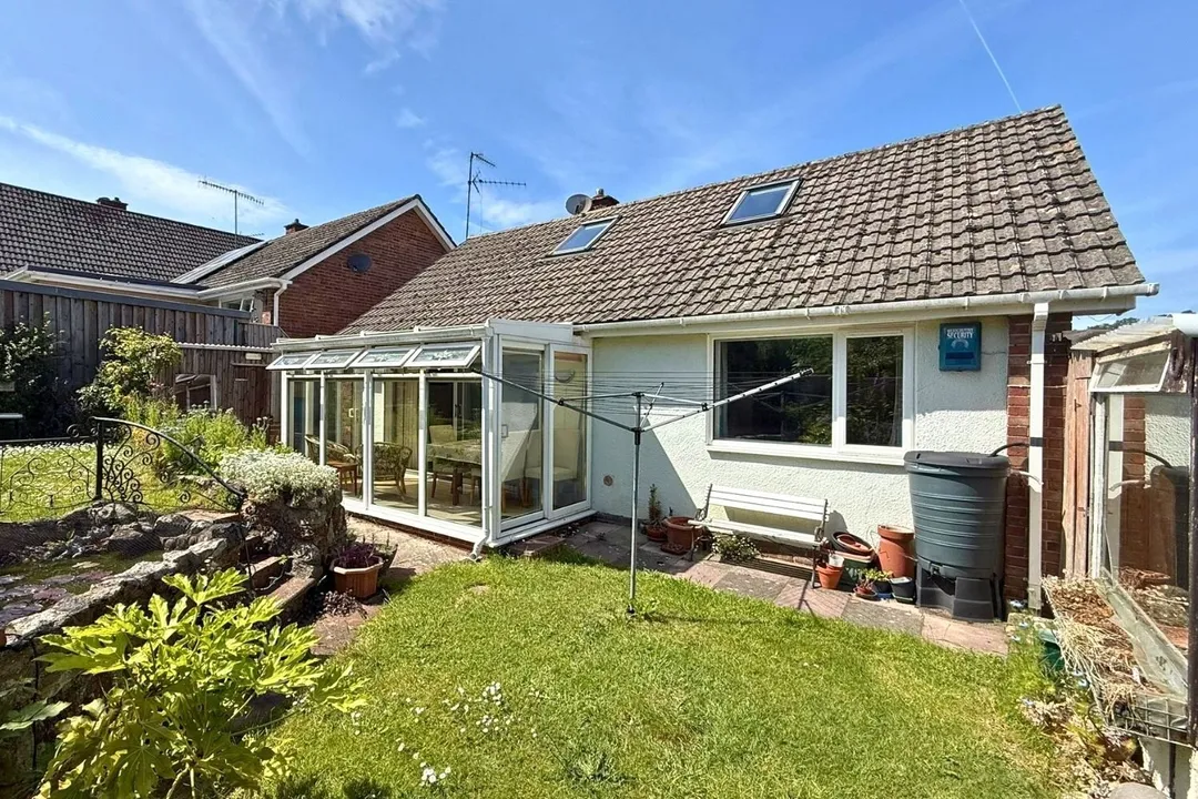 https://mr0.homeflow-assets.co.uk/files/photo/image/47694/6225/_x_/TOP250297_14.jpg