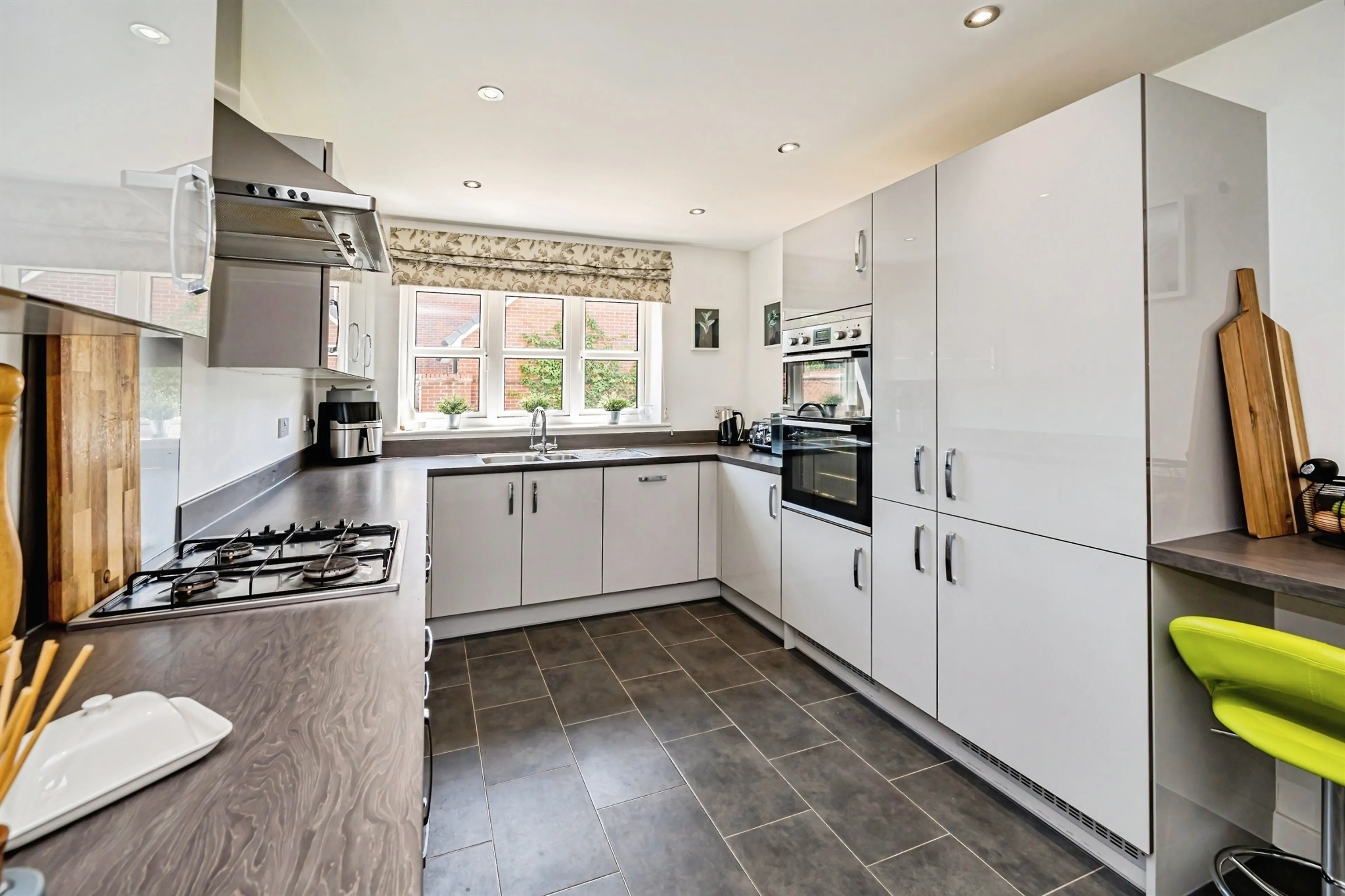 Property at Farleigh Drive, Berryfields, Aylesbury