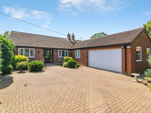 Church Road, Flixton, BUNGAYphoto