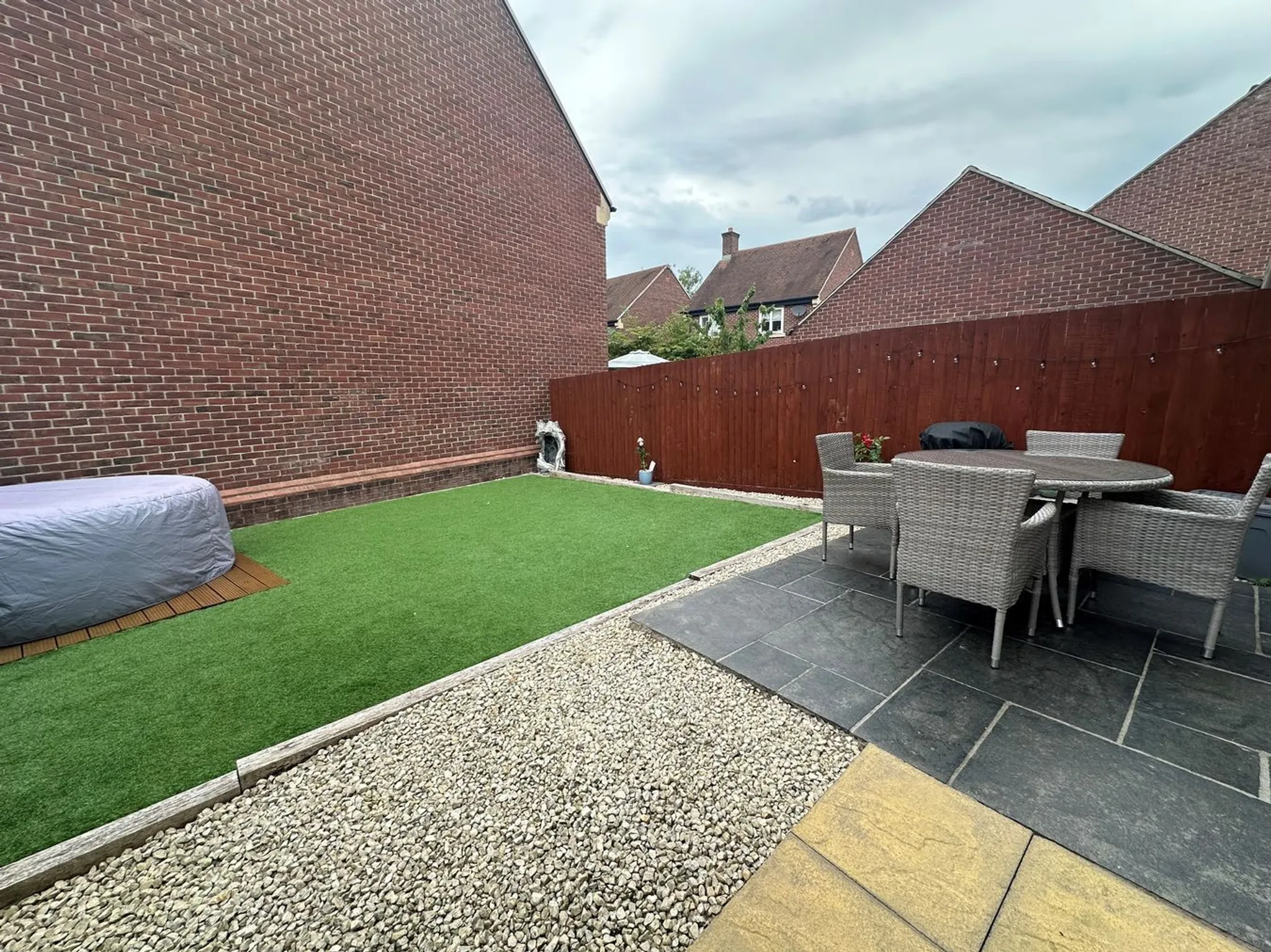 https://mr0.homeflow-assets.co.uk/files/photo/image/47696/0543/_x_/50230561.jpg
