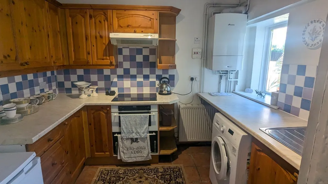 https://mr0.homeflow-assets.co.uk/files/photo/image/47696/0562/_x_/48609801.jpg