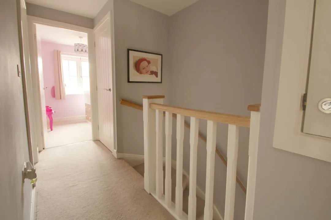 https://mr0.homeflow-assets.co.uk/files/photo/image/47696/0576/_x_/47713631.jpg