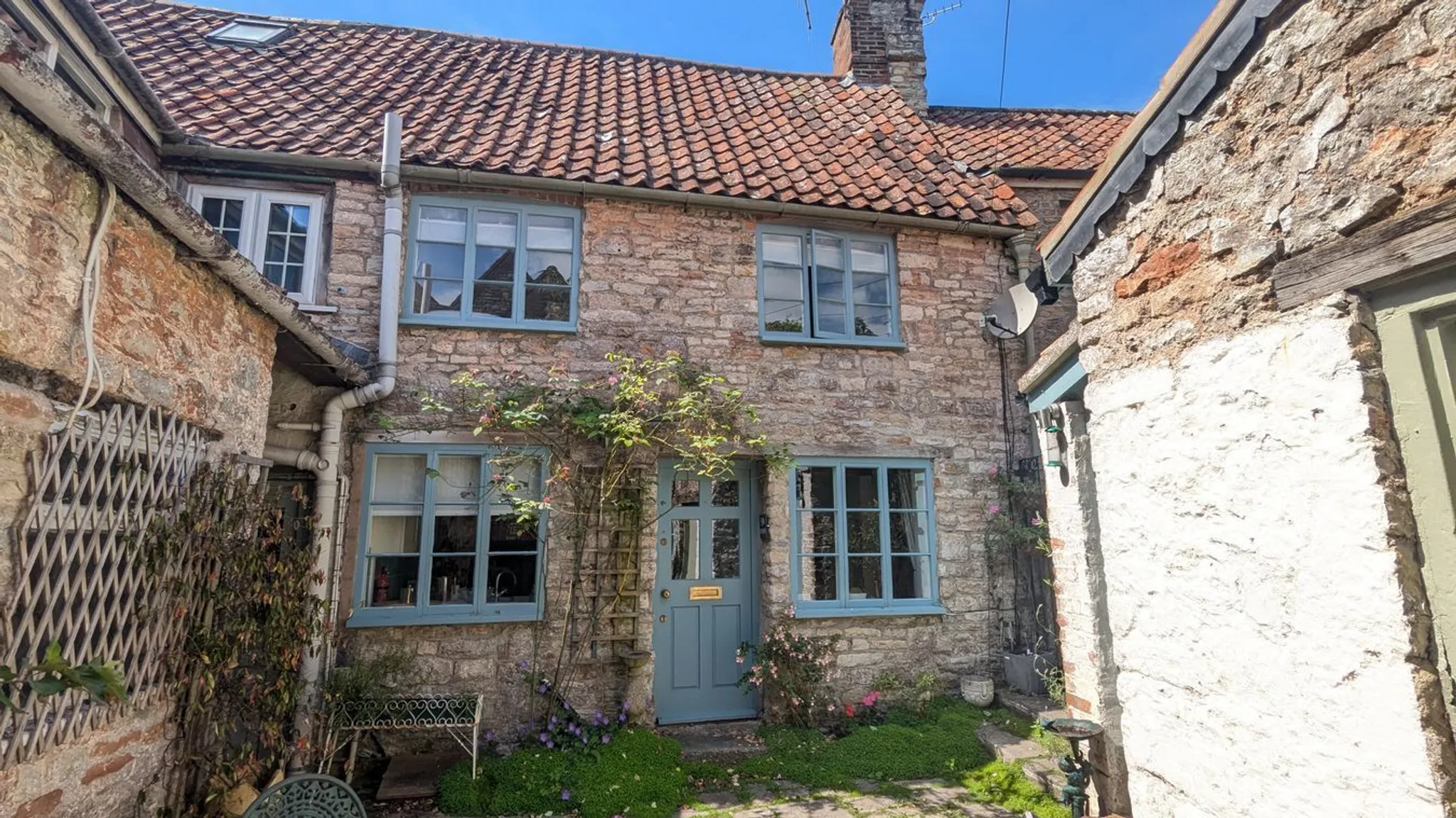 https://mr0.homeflow-assets.co.uk/files/photo/image/47696/1159/_x_/44214946.jpg