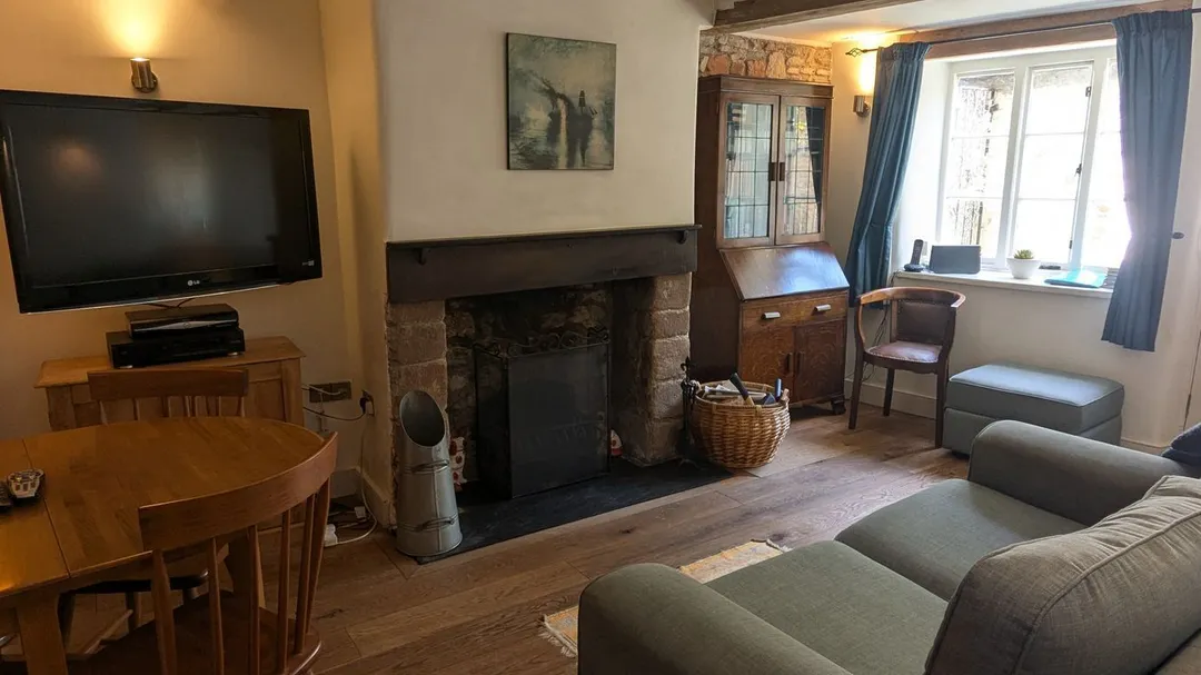 https://mr0.homeflow-assets.co.uk/files/photo/image/47696/1171/_x_/44214468.jpg