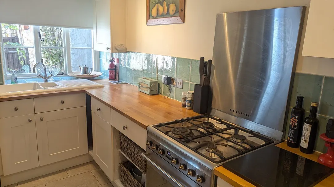 https://mr0.homeflow-assets.co.uk/files/photo/image/47696/1175/_x_/44214948.jpg