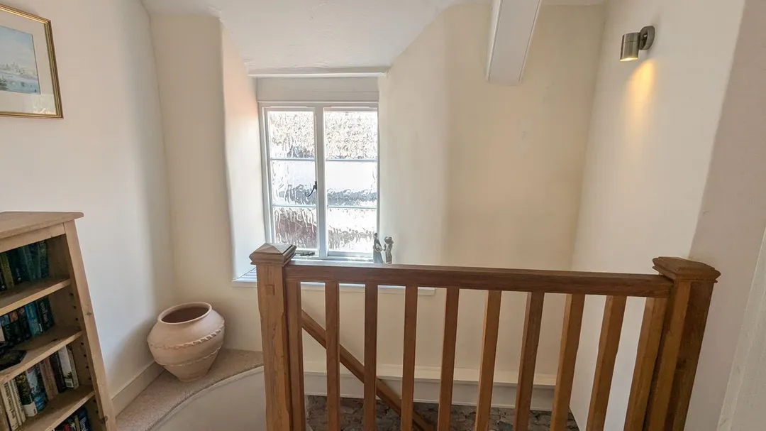 https://mr0.homeflow-assets.co.uk/files/photo/image/47696/1180/_x_/44214471.jpg