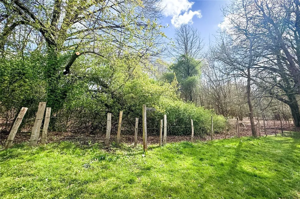 Property carousel item 4