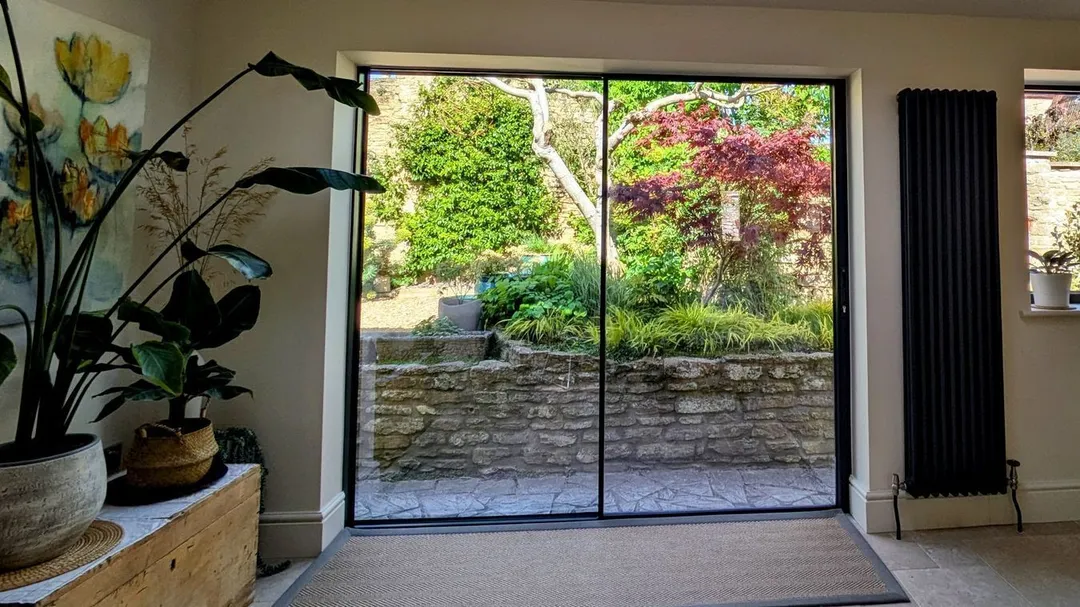 https://mr0.homeflow-assets.co.uk/files/photo/image/47696/1951/_x_/56093911.jpg