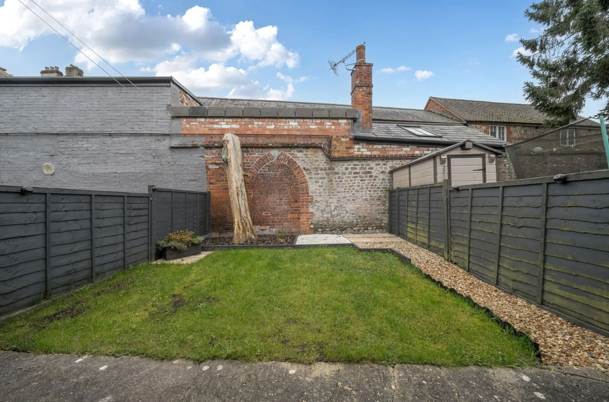 https://mr0.homeflow-assets.co.uk/files/photo/image/47696/2838/_x_/54885202.jpg