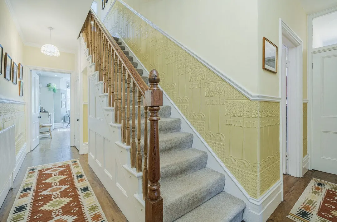 https://mr0.homeflow-assets.co.uk/files/photo/image/47696/9948/_x_/43441500.jpg