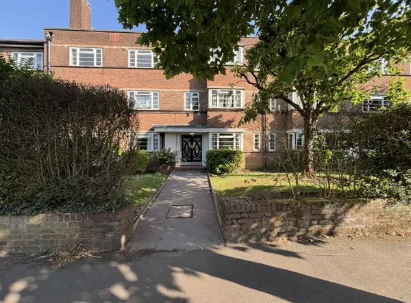 Avenue Rd, N14