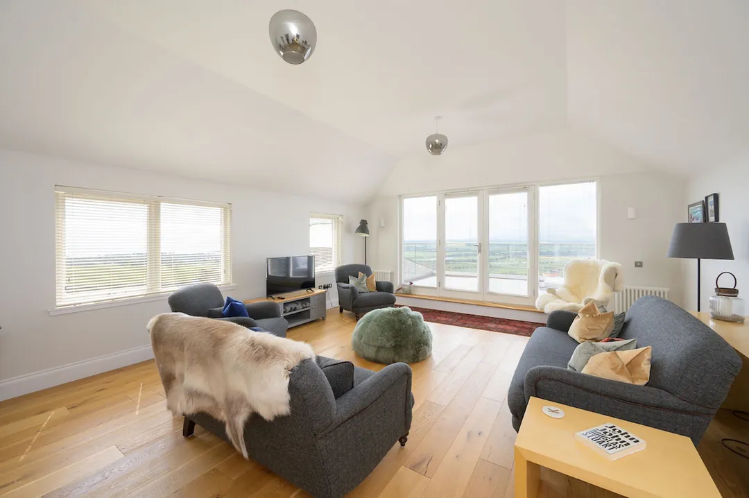 https://mr0.homeflow-assets.co.uk/files/photo/image/47697/6092/_x_/KingEdwardView1-77.jpg