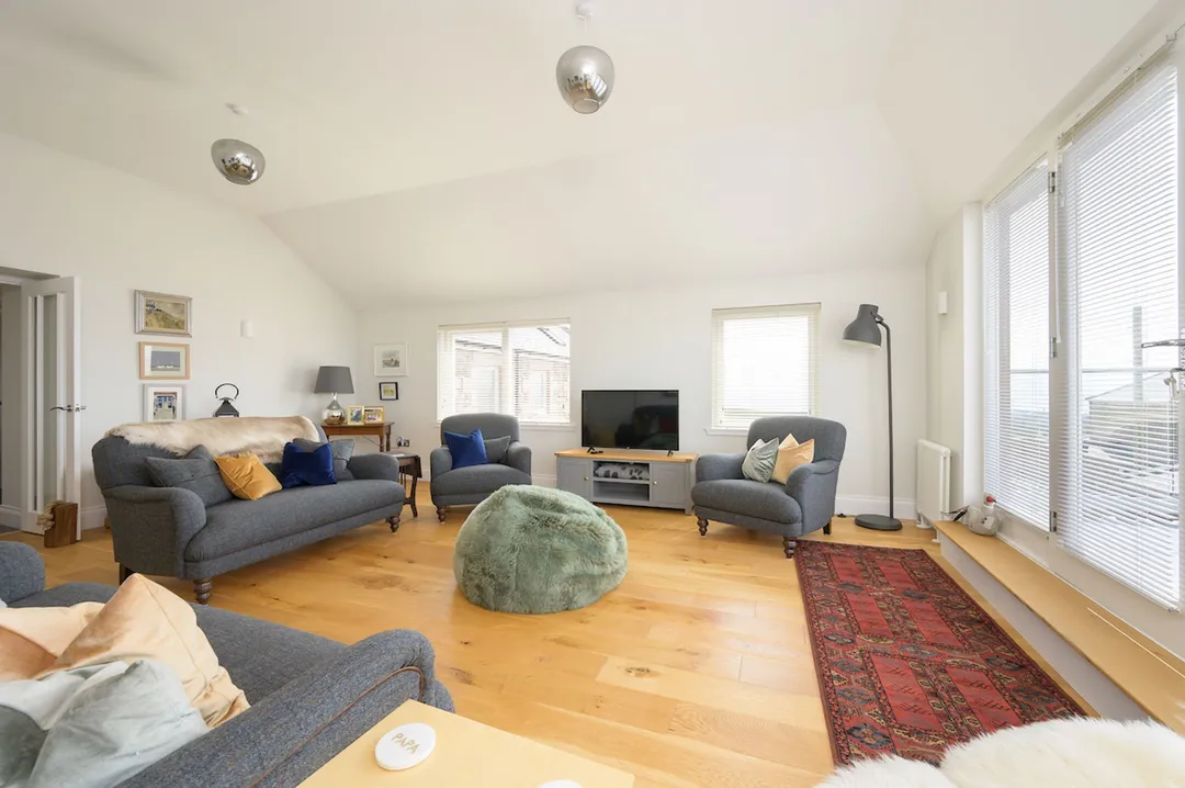 https://mr0.homeflow-assets.co.uk/files/photo/image/47697/6094/_x_/KingEdwardView1-83.jpg