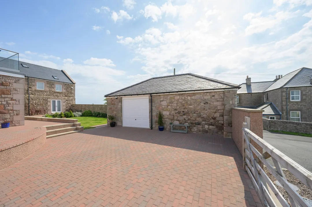 https://mr0.homeflow-assets.co.uk/files/photo/image/47697/6147/_x_/KingEdwardView1-15.jpg