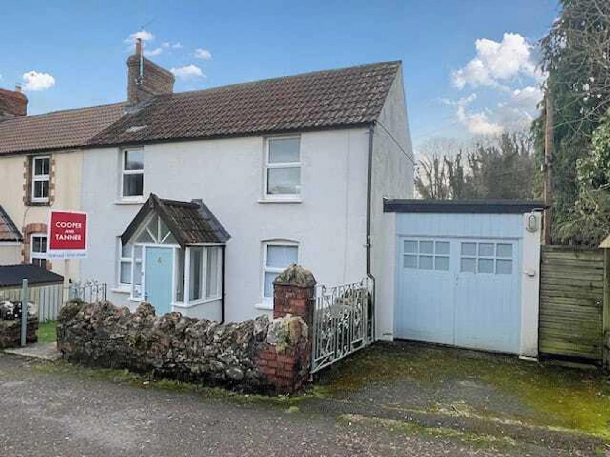 https://mr0.homeflow-assets.co.uk/files/photo/image/47697/7435/_x_/54469974.jpg