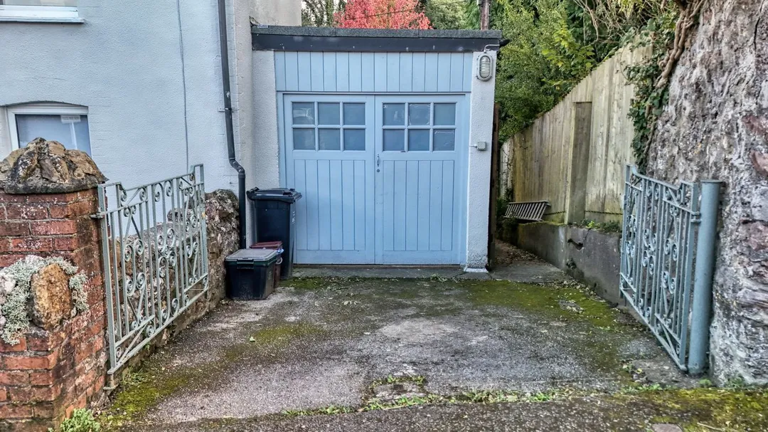 https://mr0.homeflow-assets.co.uk/files/photo/image/47697/7442/_x_/54451756.jpg
