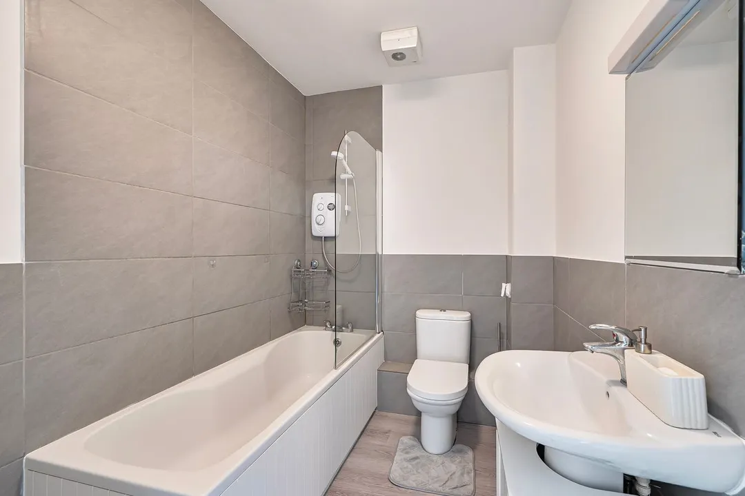https://mr0.homeflow-assets.co.uk/files/photo/image/47697/9604/_x_/57883186.jpg