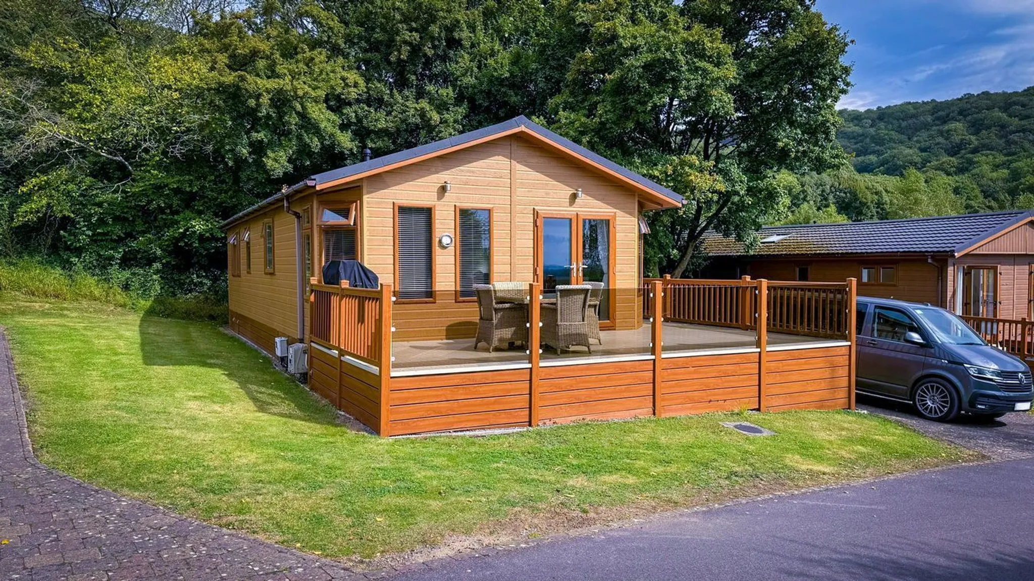 https://mr0.homeflow-assets.co.uk/files/photo/image/47698/0196/_x_/57523684.jpg